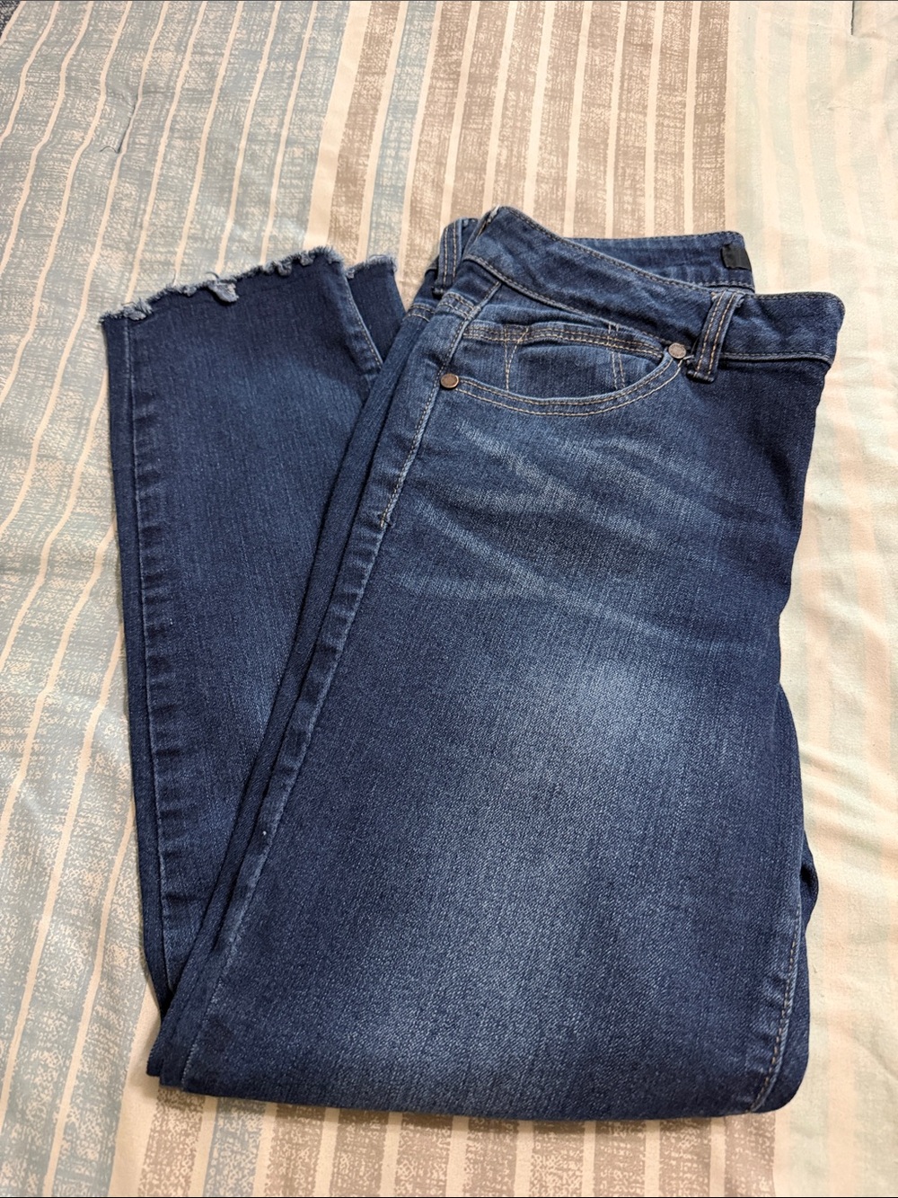 Taylor Women's Dark Blue Skinny Jeans with Raw Hem size 6